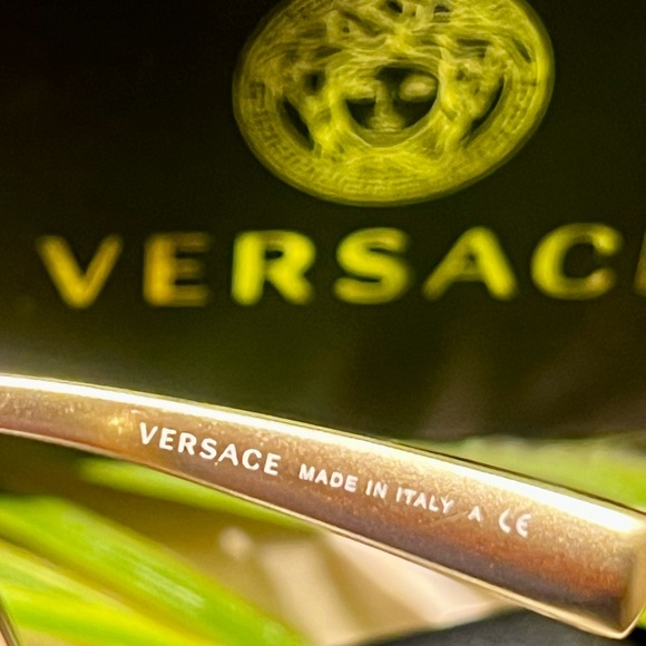 Versace never worn Medusa logo shield mirror sunglasses - unisex, grey/gold - Picture 16 of 16